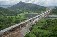 Hợp long cầu trên dự án cao tốc Bắc - Nam nối Khánh Hòa - Ninh Thuận