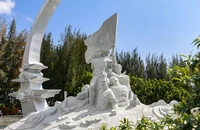 Về nơi 'Những người nằm lại phía chân trời'