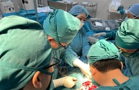 Nam sinh lớp 9 bị bạn cùng trường tấn công bằng dao vào vùng ngực