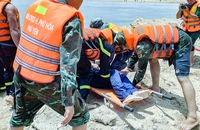 Vụ lật xuồng 2 người mất tích trên sông Ba: Tìm thấy thi thể một công nhân 