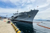 Tàu USS Blue Ridge của Hải quân Hoa Kỳ cập cảng quốc tế Cam Ranh