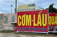 Kiểm tra quán ăn ở huyện Vạn Ninh bị tố ‘chặt chém’ 200.000 đồng/suất cơm