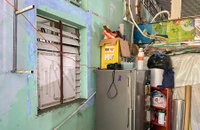 Suýt ‘bít tình làng nghĩa xóm’ khi trổ cửa sổ qua nhà kế bên
