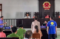4 người hàng xóm cùng vào tù vì chuyện con gà, con chó