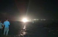 Hàng trăm người xuyên đêm tìm nam sinh mất tích khi tắm biển