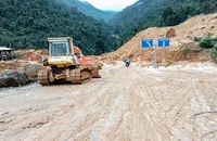 Thông xe đèo Khánh Lê sau 5 ngày tê liệt do sạt lở