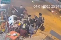 Bé trai ở Bình Định bị người đàn ông đánh dã man giữa đường