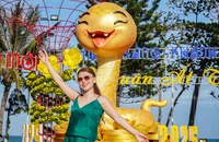 Linh vật 'bé Na kẻ mi' hài hước ở Nha Trang thu hút du khách check-in tới tấp