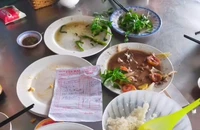 Quán cơm ở Phú Yên bị tố 'chặt chém'