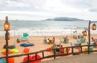 Lãnh đạo TP Nha Trang nói gì về quy định cấm thả diều trên bờ biển?