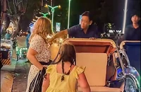 Nghiệp đoàn sẽ xử lý người lái xích lô giật tiền trên tay du khách