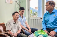 Người lái xích lô ở Nha Trang nhận sai vì có hành động phản cảm 