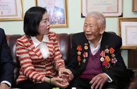 Phó Chủ tịch Quốc hội thăm, tặng quà người có công ở Lâm Đồng