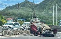 Ô tô con nổ lốp lao vào xe đầu kéo trên quốc lộ 1