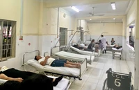 Xe tải đâm xe khách trên cao tốc Vân Phong - Nha Trang, 13 người bị thương