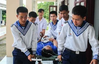 Lặn sâu 40 m bắt hải sản, 1 ngư dân bị suy thận