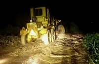 Dừng chạy tàu qua tỉnh Khánh Hòa vì mưa lớn, ngập đường sắt