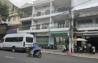 Nhiều cảnh sát đang có mặt tại trụ sở Công ty CP Dược phẩm Khánh Hòa