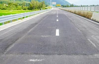 13km đầu tuyến cao tốc Vân Phong - Nha Trang chưa thông xe đã hư hỏng