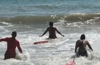 Sóng biển Nha Trang cao 3m suýt nhấn chìm nhiều du khách