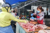 Thay đổi thói quen, cắt giảm chi tiêu khi giá xăng dầu tăng cao