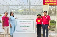 Kiều bào Ba Lan tặng vườn rau xanh cho quân, dân đặc khu Trường Sa