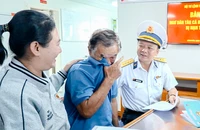 Ngư dân rơi nước mắt khi được hải quân cứu sống sau đột quỵ