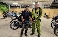 Khánh Hòa: Công an đổi gạo lấy pô độ chế