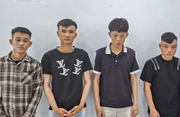 4 thanh niên bị khởi tố vì tấn công 2 người không quen biết ngồi cùng quán nhậu