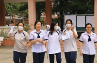 Đề Văn ra Vợ nhặt, thí sinh 'bơi' theo Tràng 