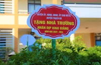 Ngày khai giảng, tặng cây xanh cho tất cả các trường học ở Thạch Hà