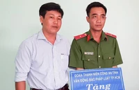Báo Pháp Luật TP.HCM trao nhà tình thương tại Trà Vinh