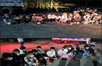 Kiên Giang bắt nhóm thanh niên tổ chức đua xe giữa đêm khuya