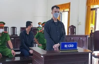 Làm giả giấy đăng ký xe ô tô rồi đem cầm để lấy tiền trả nợ 