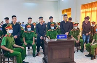 Bắt người trái phép rồi hỗn chiến, chém chết người, 9 bị cáo lãnh 174 năm tù