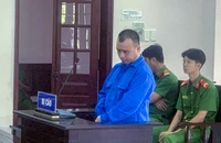 Dùng búa tấn công liên tiếp vào đầu cha ruột đến chết nhưng chỉ bị phạt 20 năm tù