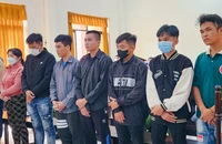 Ép nạn nhân viết giấy nợ rồi cướp tài sản