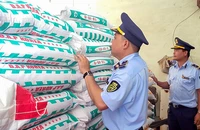 Quản lý thị trường Kiên Giang phạt 2 hộ kinh doanh phân bón vi phạm
