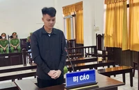 Bị bắt vì ma túy, lòi ra thêm súng quân dụng 
