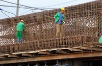 Cao tốc Cần Thơ - Cà Mau chậm tiến độ do thiếu cát đắp nền đường