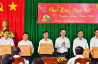 Chủ tịch nước Võ Văn Thưởng dự chương trình Xuân Biên phòng - Ấm lòng dân bản ở Kiên Giang