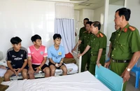 Lãnh đạo Công an Sóc Trăng thăm 4 cán bộ, chiến sĩ bị thương trong vụ học viên cai nghiện bỏ trốn 