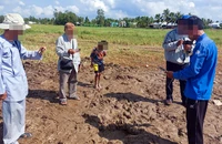 Chính quyền cảnh báo về hố nước bốc cháy ở Sóc Trăng