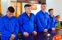 Bị bạn hàng tấn công vì mở loa rao bán tôm với giá rẻ hơn