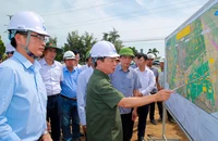 Phó Thủ tướng Trần Hồng Hà làm việc, thúc tiến độ các dự án cao tốc ở ĐBSCL