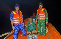 Bộ đội Biên phòng Kiên Giang phát hiện 2 tàu cá chở thuê thiết bị giám sát hành trình