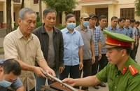 Cà Mau kêu gọi người dân thực hiện cuộc vận động giao nộp, thu hồi vũ khí, vật liệu nổ