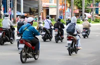 CSGT TP Cần Thơ xử lý nghiêm hành vi điều khiển xe máy đi ngược chiều 