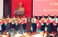 32 lãnh đạo sở, ban, ngành tỉnh Hậu Giang nghỉ hưu trước tuổi