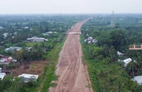 Tuyến chính cao tốc Cần Thơ - Cà Mau vẫn còn vướng mặt bằng 
